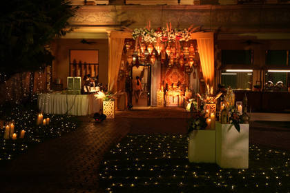 Gate / Entrance and Floral detail — Reception decor — St. Regis